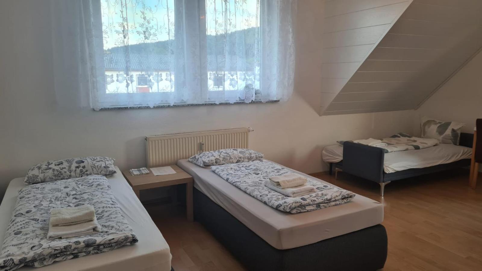Schlafzimmer 1 Mit Top Aussicht Ueber Weilstetten Balingen Esterno foto
